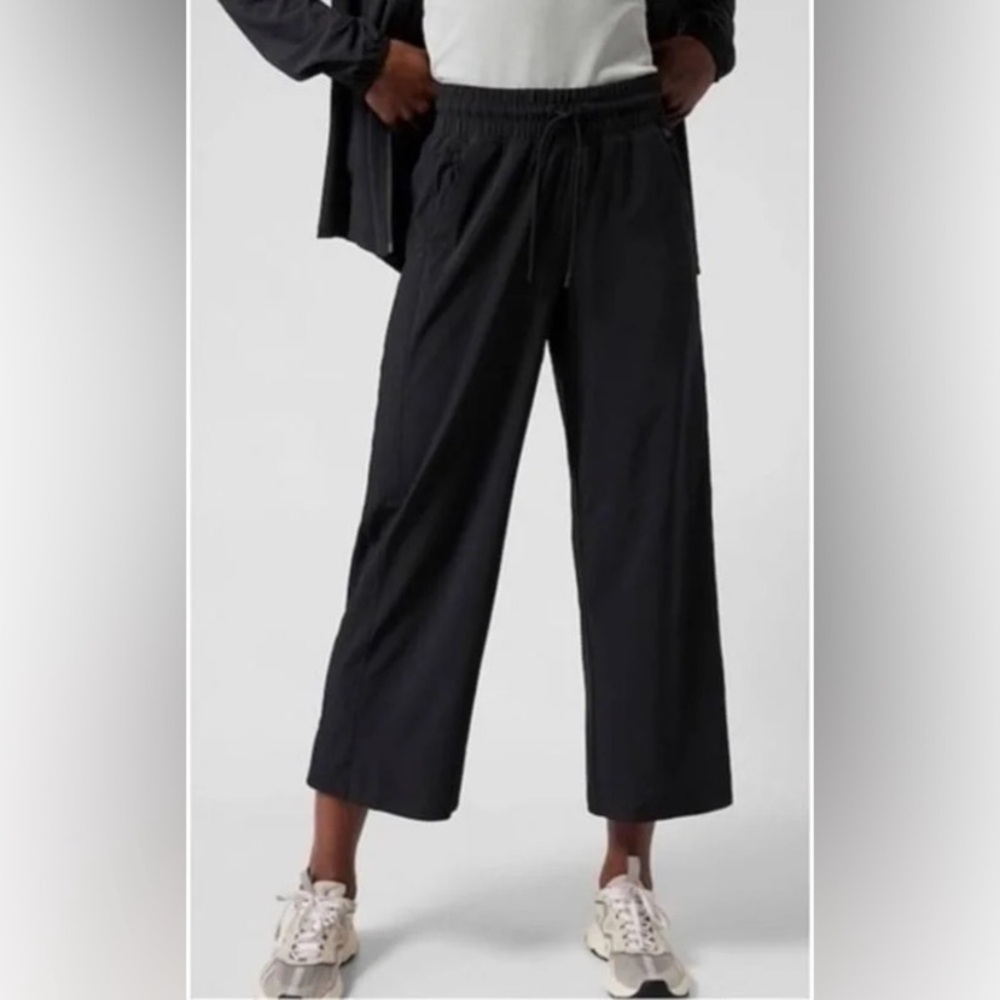 Women’s Athleta Cropped Black Drawstring Pants